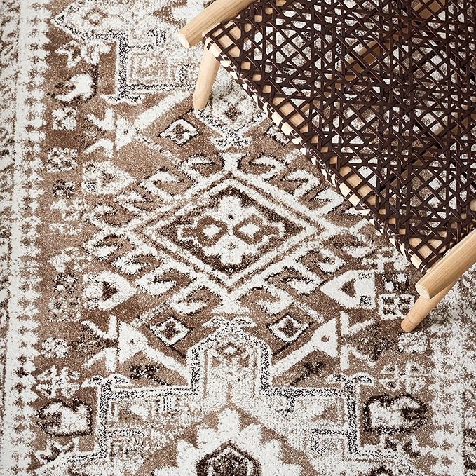 SAFAVIEH Vintage Hamadan Collection Accent Rug - 2'7" x 5', Brown & Ivory, Traditional Persian Design, Non-Shedding & Easy to Clean, Ideal for Front Door, Kitchen, Entryway, Foyer (VTH211T)