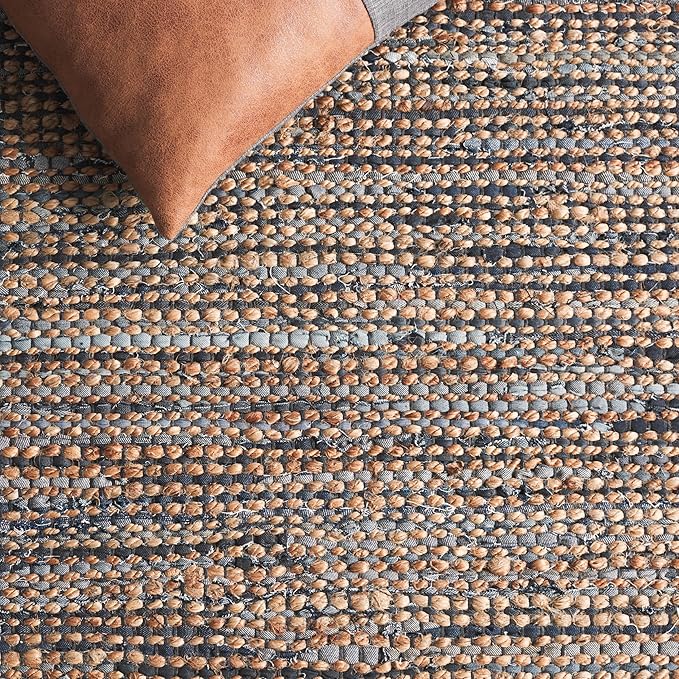 SAFAVIEH Cape Cod Collection Accent Rug - 4' x 6', Navy & Beige, Handmade Denim & Jute, Ideal for The Living Room, Dining, Bedroom (CAP153N)