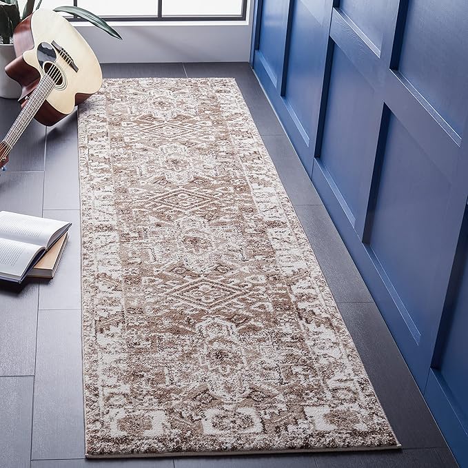 SAFAVIEH Vintage Hamadan Collection Runner Rug - 2'3" x 6', Brown & Ivory, Traditional Persian Design, Non-Shedding & Easy to Clean, Ideal for Hallway, Foyer, Entryway, Bedroom (VTH211T)