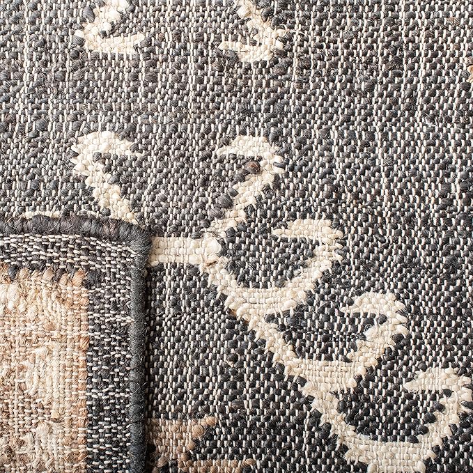 SAFAVIEH Kilim Collection Accent Rug - 2' x 3', Black & Ivory, Handmade Flat Weave Jute, Ideal for High Traffic Areas in Entryway, Living Room, Bedroom (KLM762Z)
